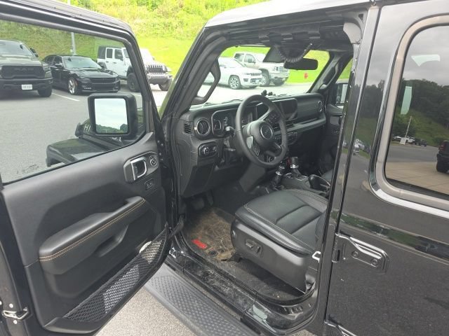 Used 2025 Jeep Gladiator Sport AWD/4WD image 16