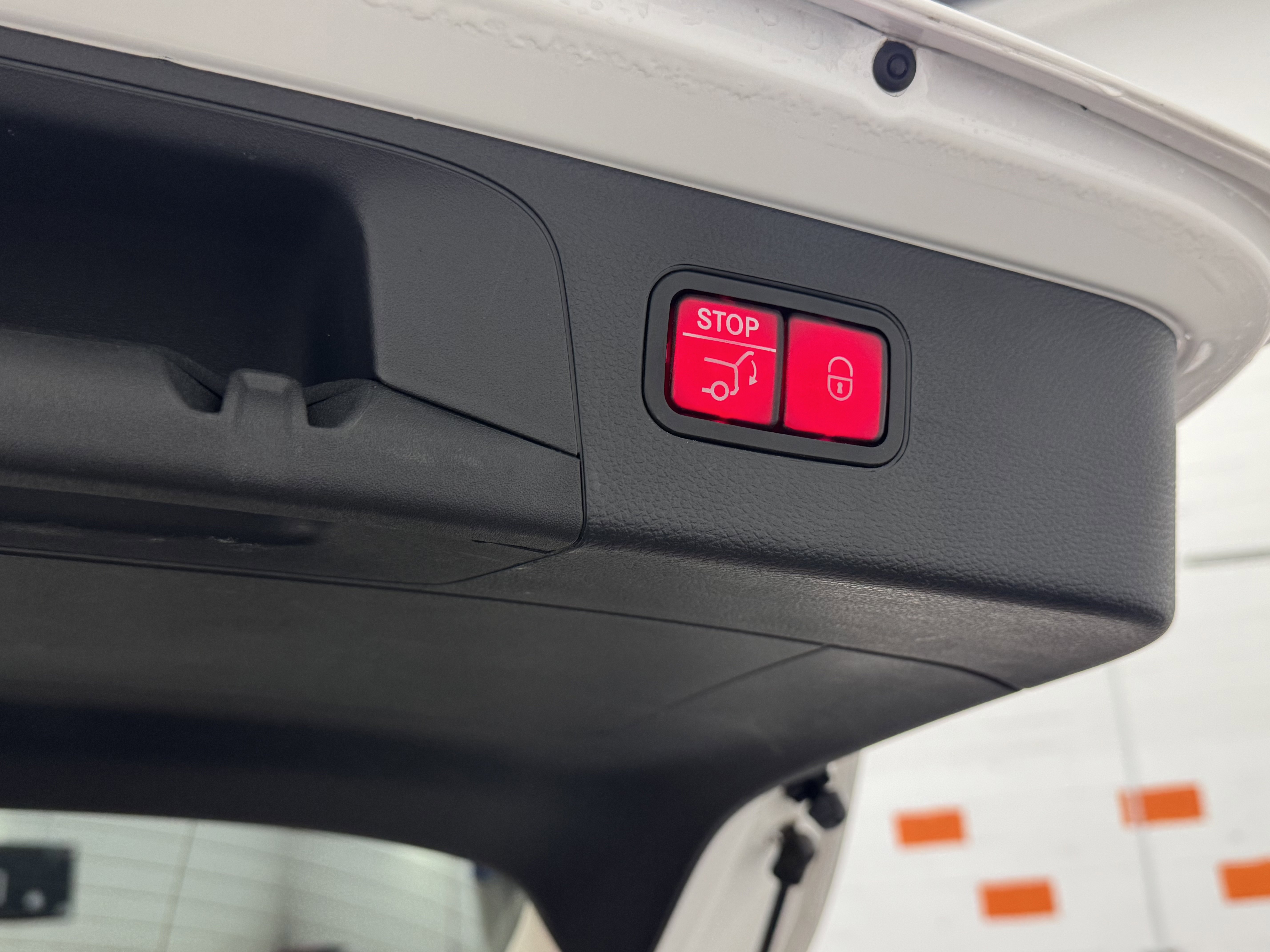 Used 2020 Mercedes-Benz GLC 300 4MATIC image 16