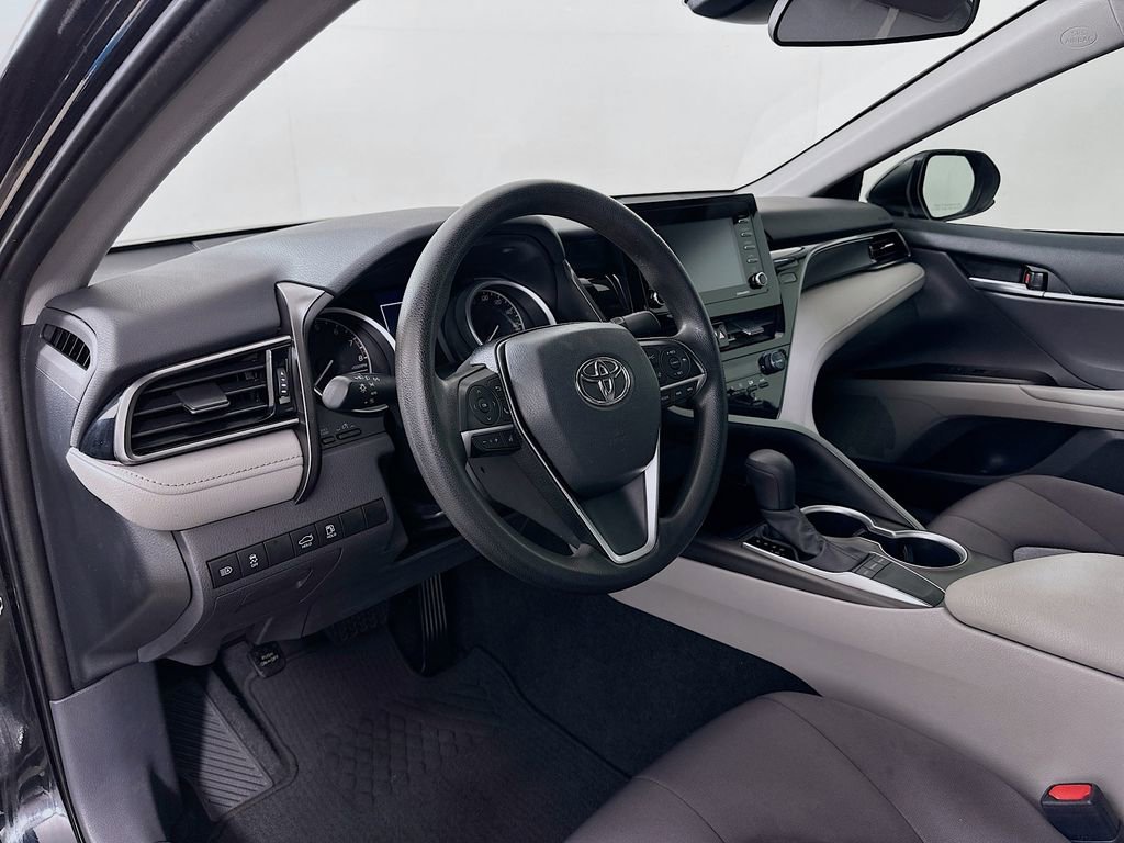 Used 2022 Toyota Camry LE image 9