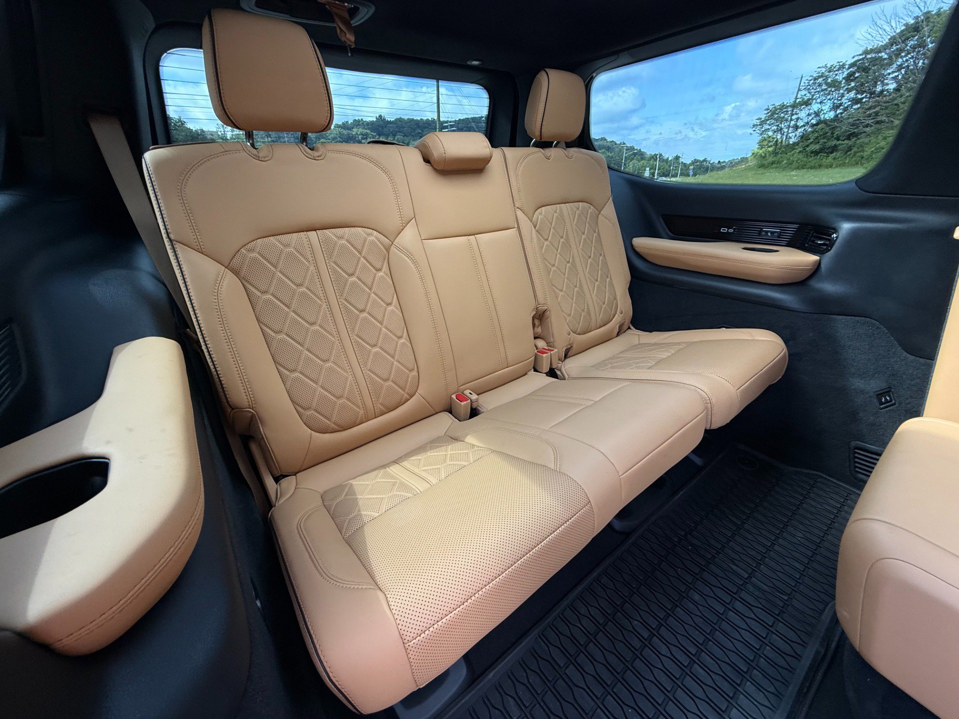 Used 2025 Jeep Grand Wagoneer Series III w/ Rear Seat Video Group 1 AWD/4WD image 33