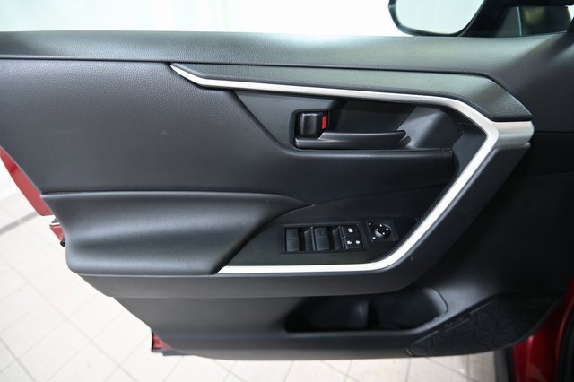 Used 2020 Toyota RAV4 LE image 22