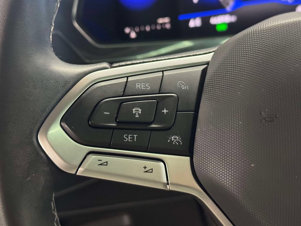 Used 2022 Volkswagen Tiguan SE AWD/4WD image 22