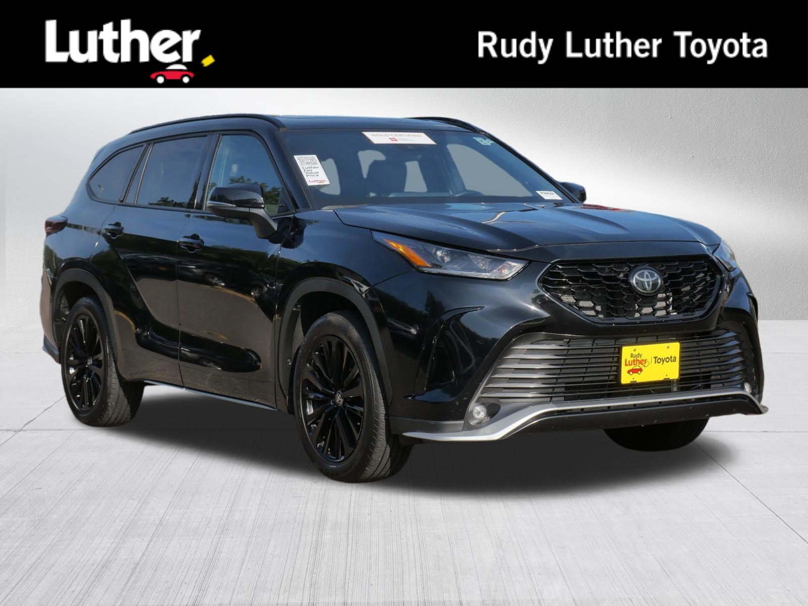 Certified 2025 Toyota Highlander XSE AWD/4WD image 1
