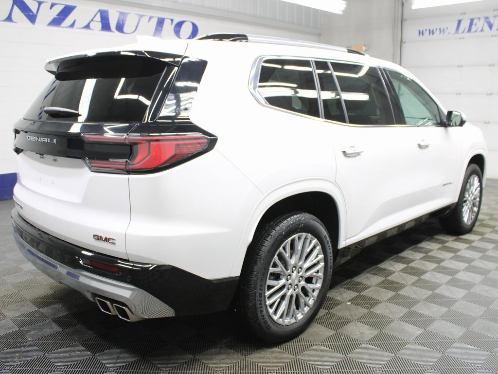 Used 2024 GMC Acadia Denali image 4