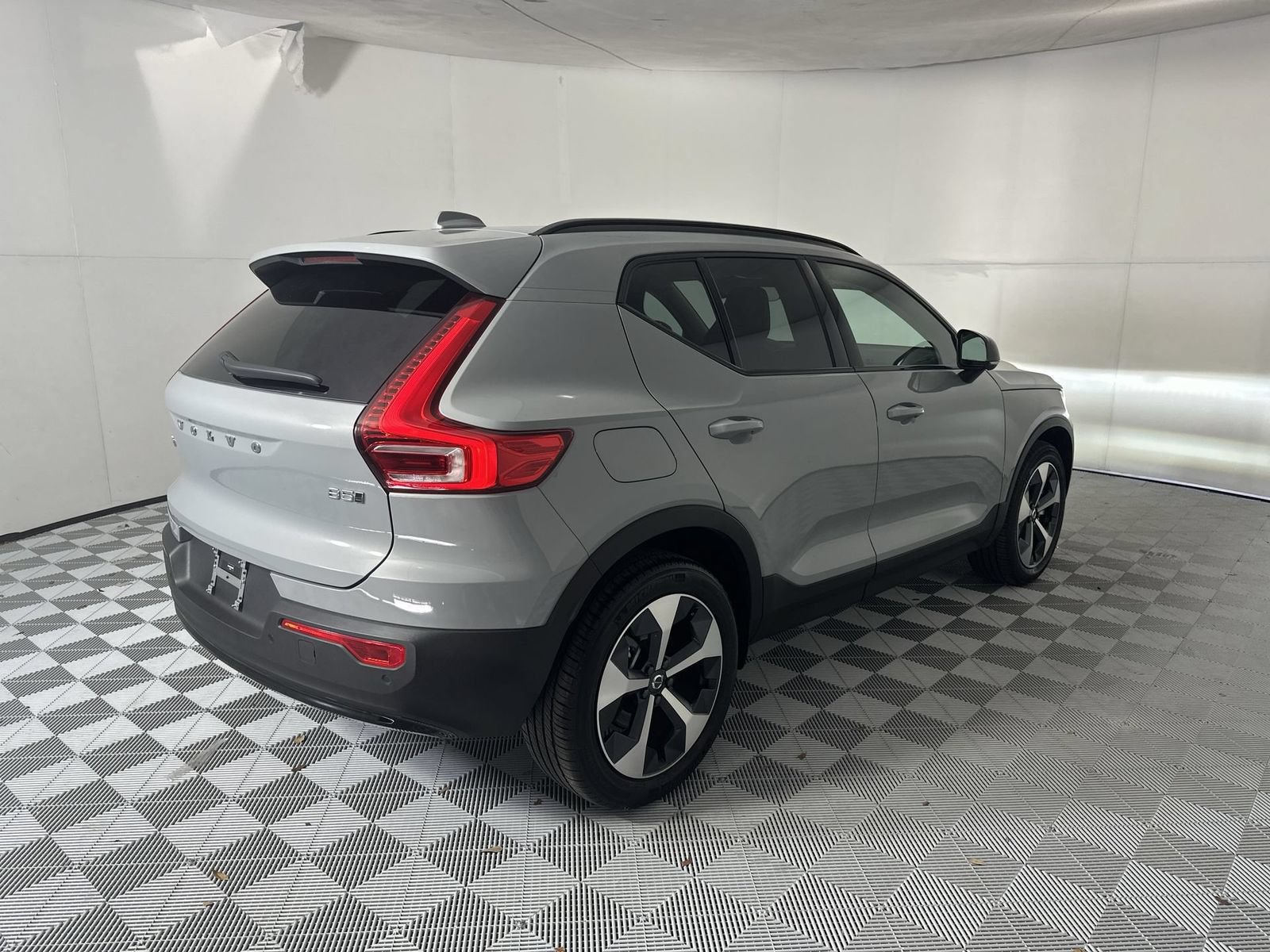 Used 2026 Volvo XC40 B5 Plus AWD/4WD image 8