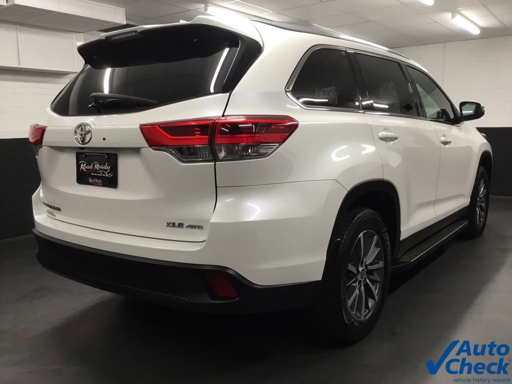 Used 2019 Toyota Highlander XLE w/ Carpet Mat Package (TMS) AWD/4WD image 10