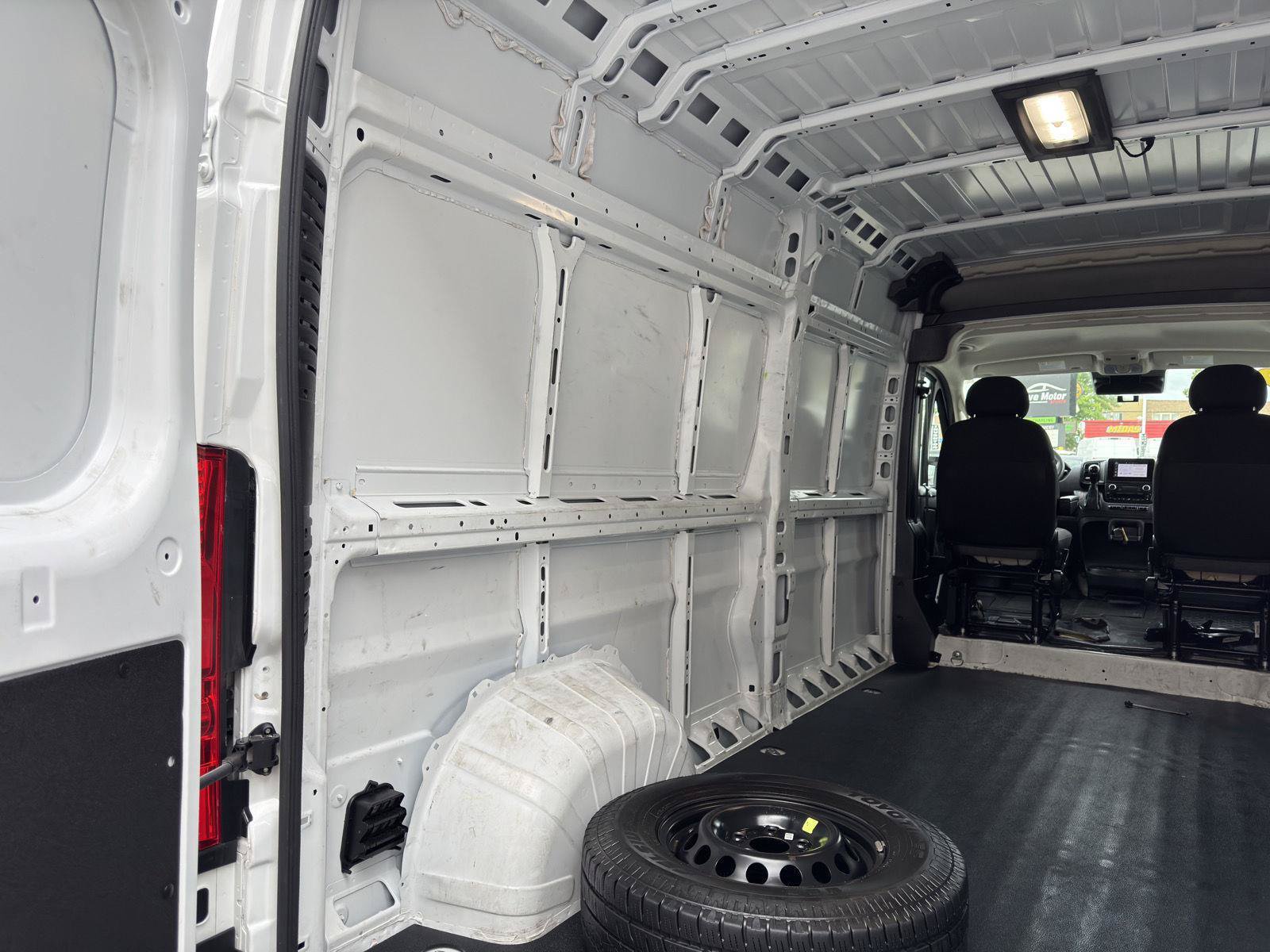Used 2025 RAM ProMaster 2500 w/ Convenience Group FWD image 10