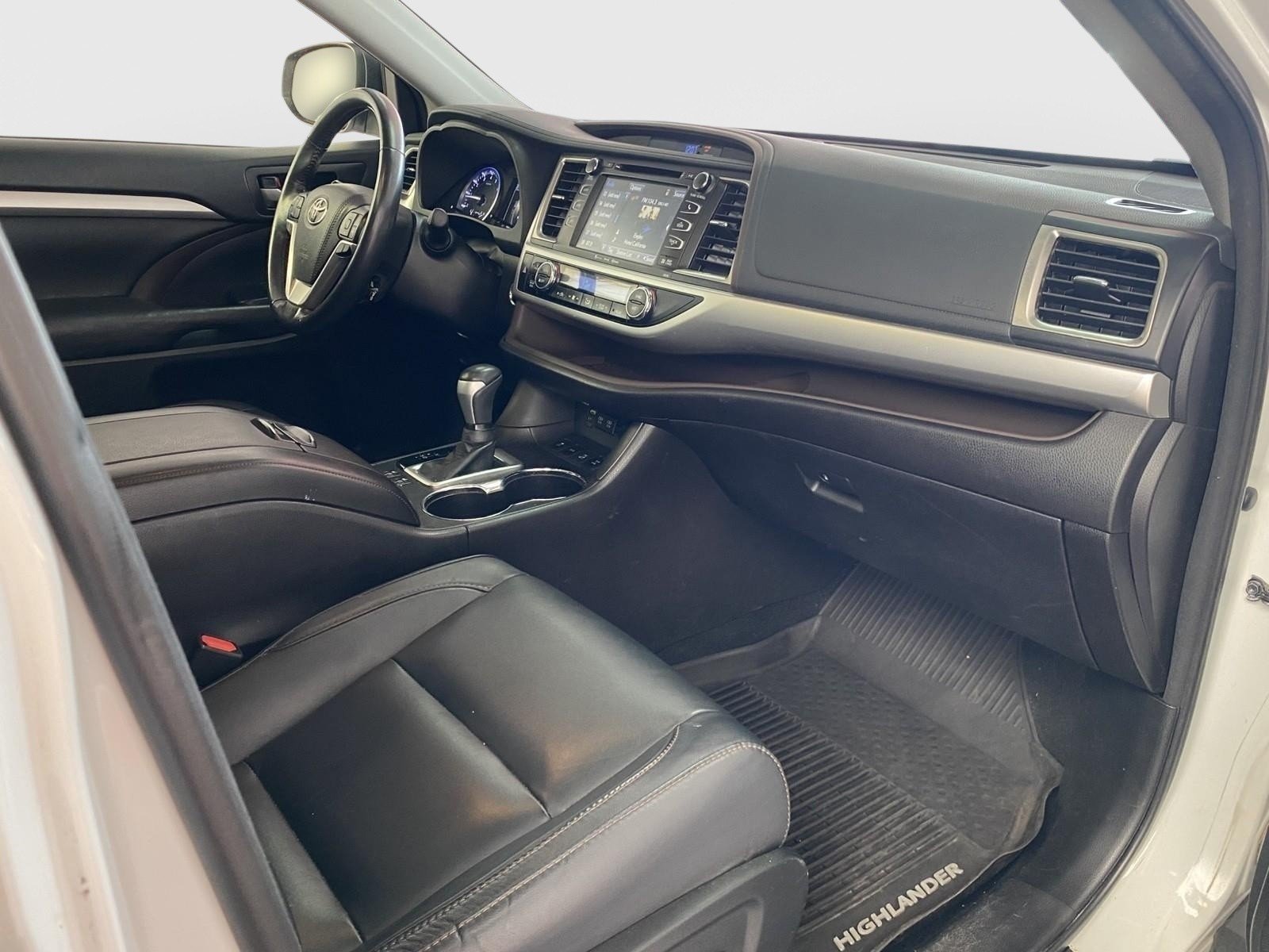 Used 2017 Toyota Highlander XLE AWD/4WD image 8