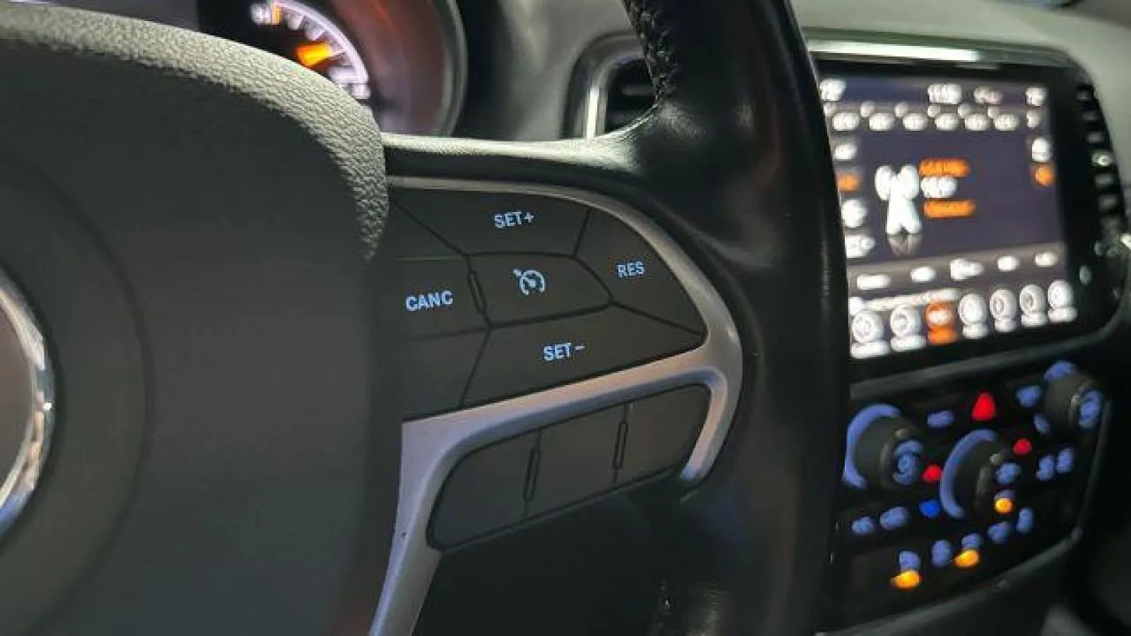 Used 2021 Jeep Grand Cherokee Limited w/ Sun & Sound Group image 22