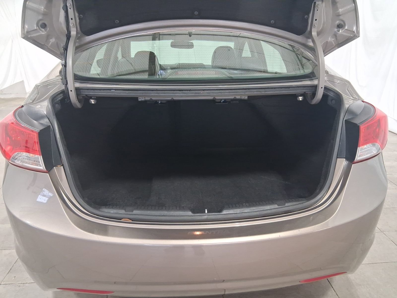 Used 2013 Hyundai Elantra Limited image 29