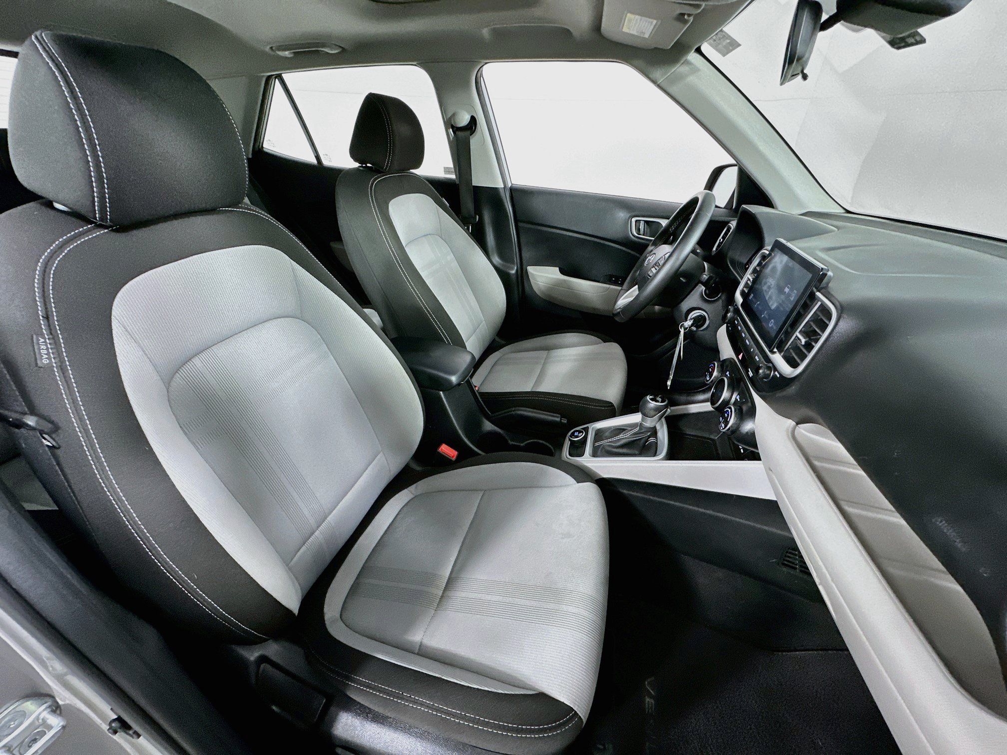 Used 2023 Hyundai Venue SEL FWD image 26
