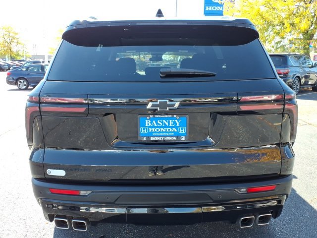 Used 2025 Chevrolet Traverse LT w/ Midnight/Sport Edition AWD/4WD image 9