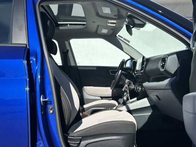 Used 2022 Hyundai Venue SEL FWD image 15