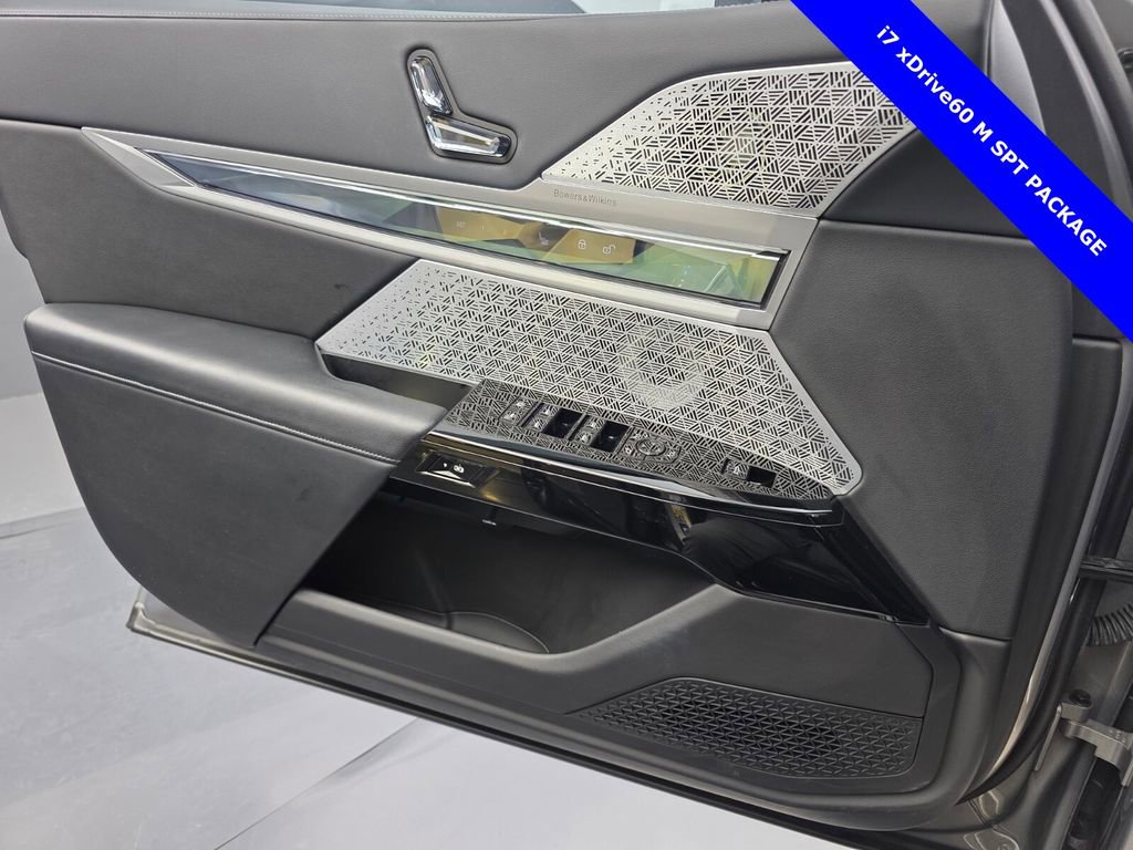 Used 2023 BMW i7 xDrive60 image 26