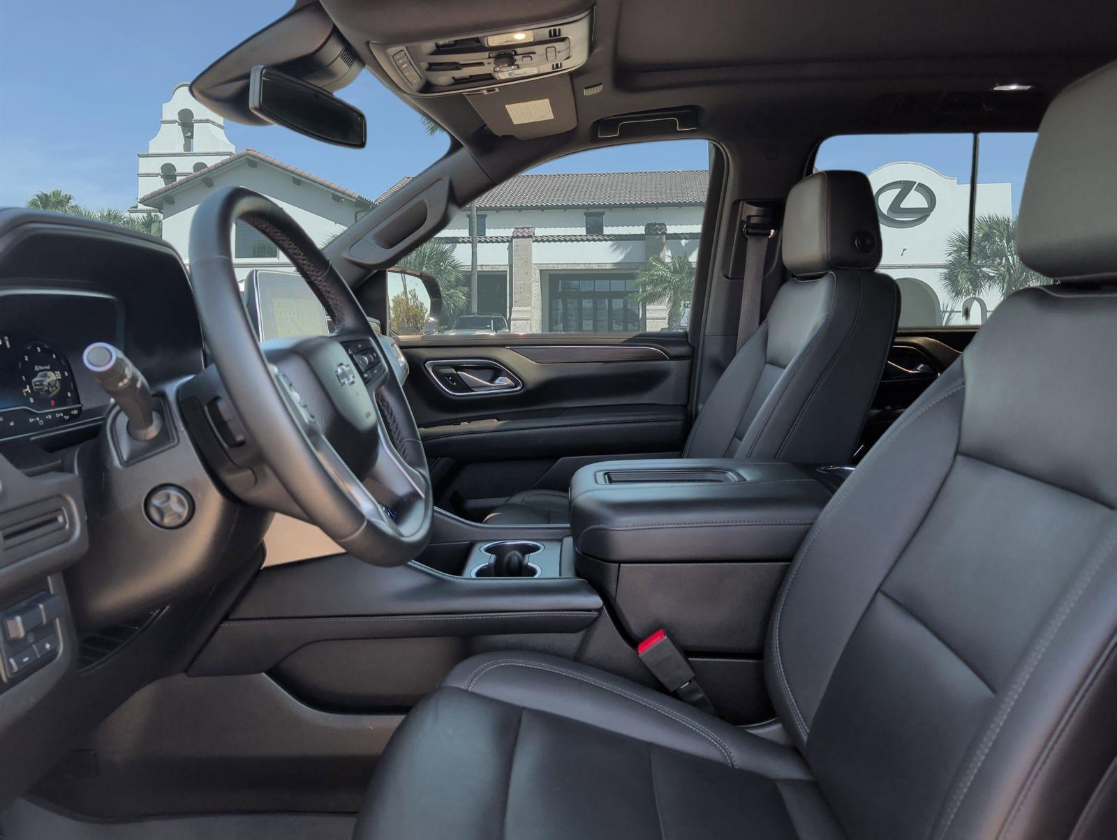 Used 2023 Chevrolet Suburban Z71 w/ Luxury Package image 10