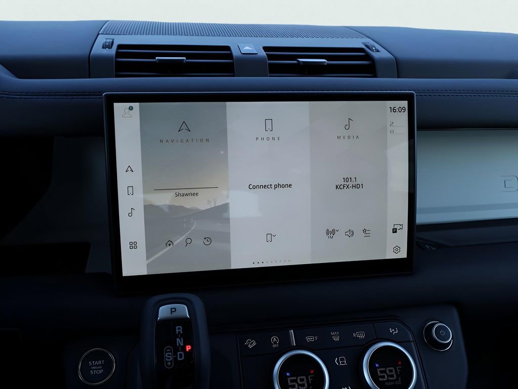 New 2025 Land Rover Defender 110 S image 22