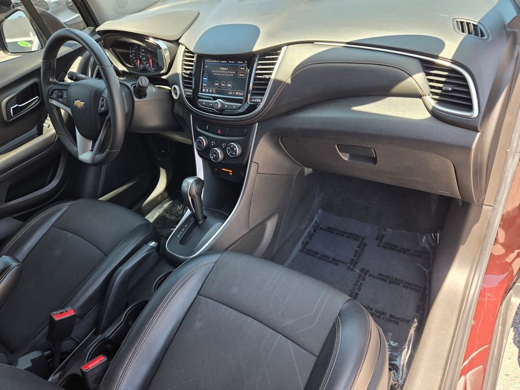 Certified 2021 Chevrolet Trax LT w/ LT Convenience Package FWD image 16