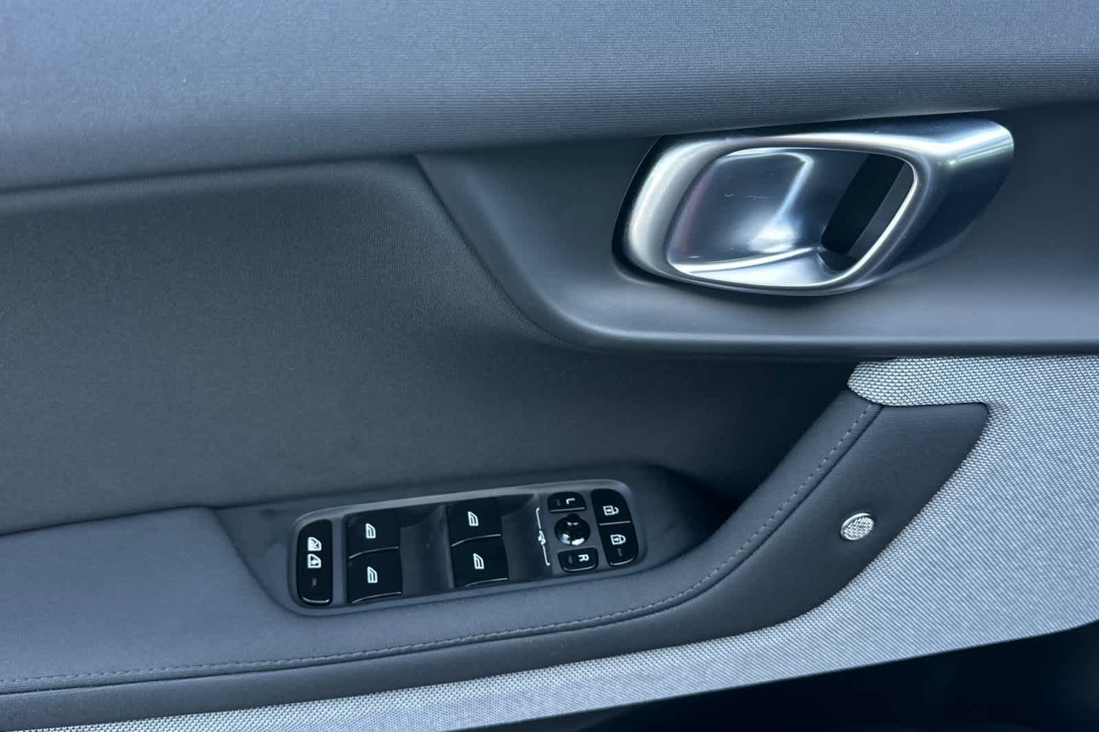 Used 2023 Polestar Polestar 2 Long Range Dual Motor w/ Pilot Pack image 12