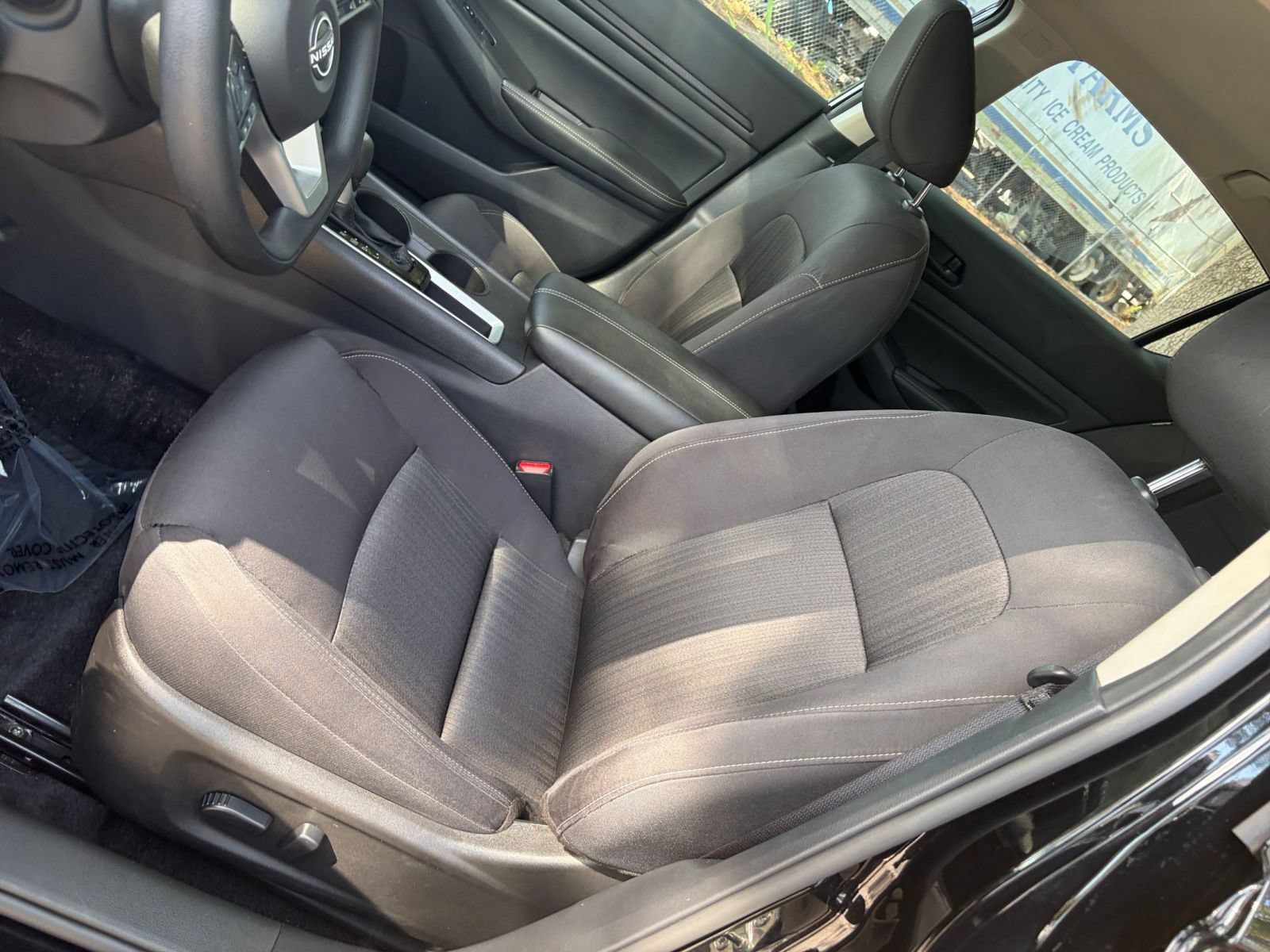 Used 2025 Nissan Altima 2.5 SV FWD image 31