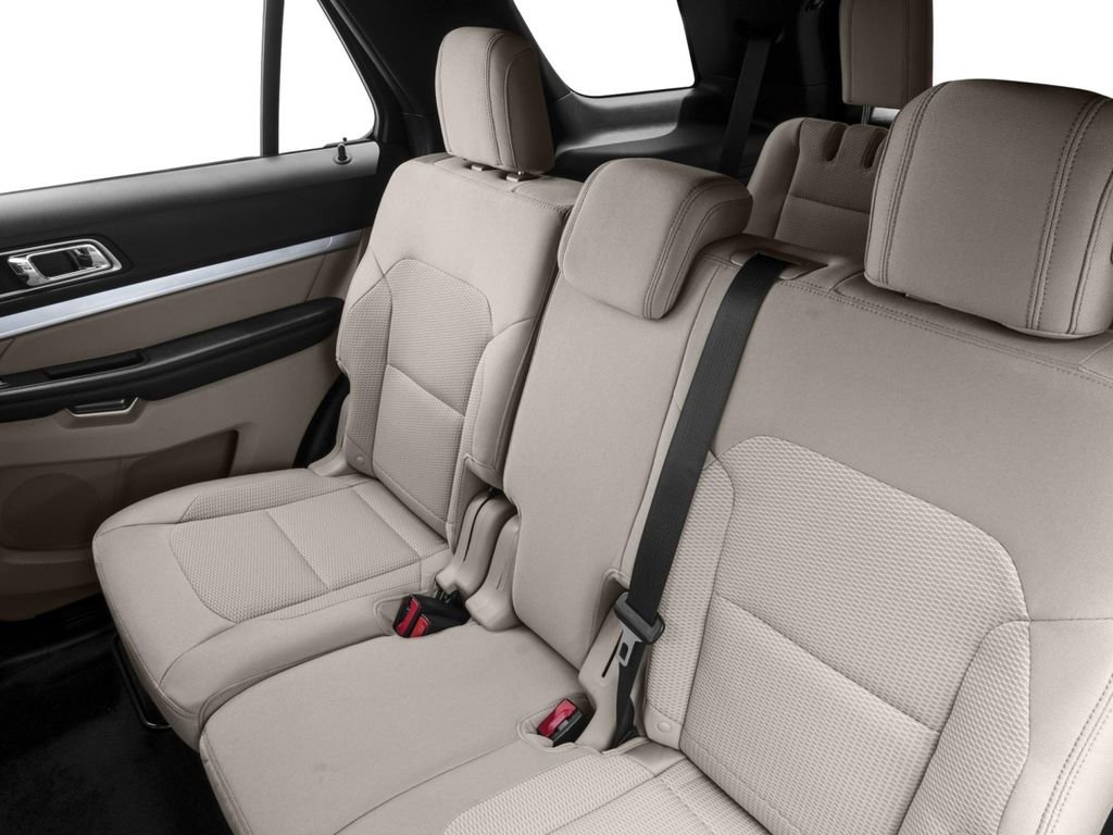 Used 2017 Ford Explorer XLT w/ Equipment Group 202A image 8