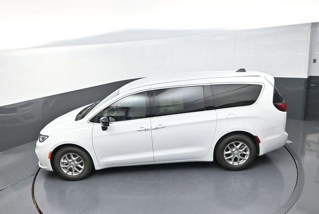 New 2026 Chrysler Pacifica Select image 14