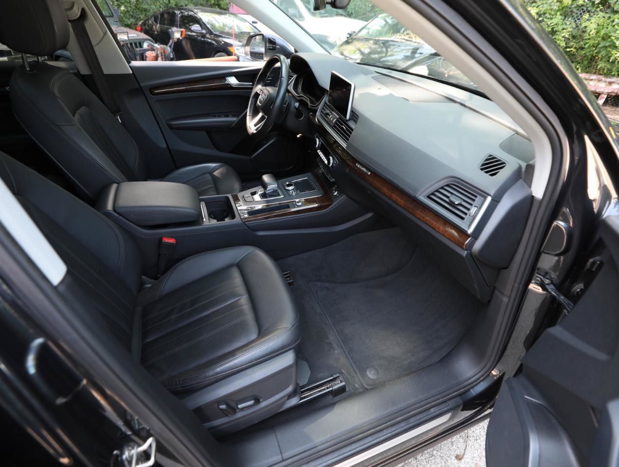 Used 2020 Audi Q5 2.0T Premium Plus w/ Premium Plus Package AWD/4WD image 13