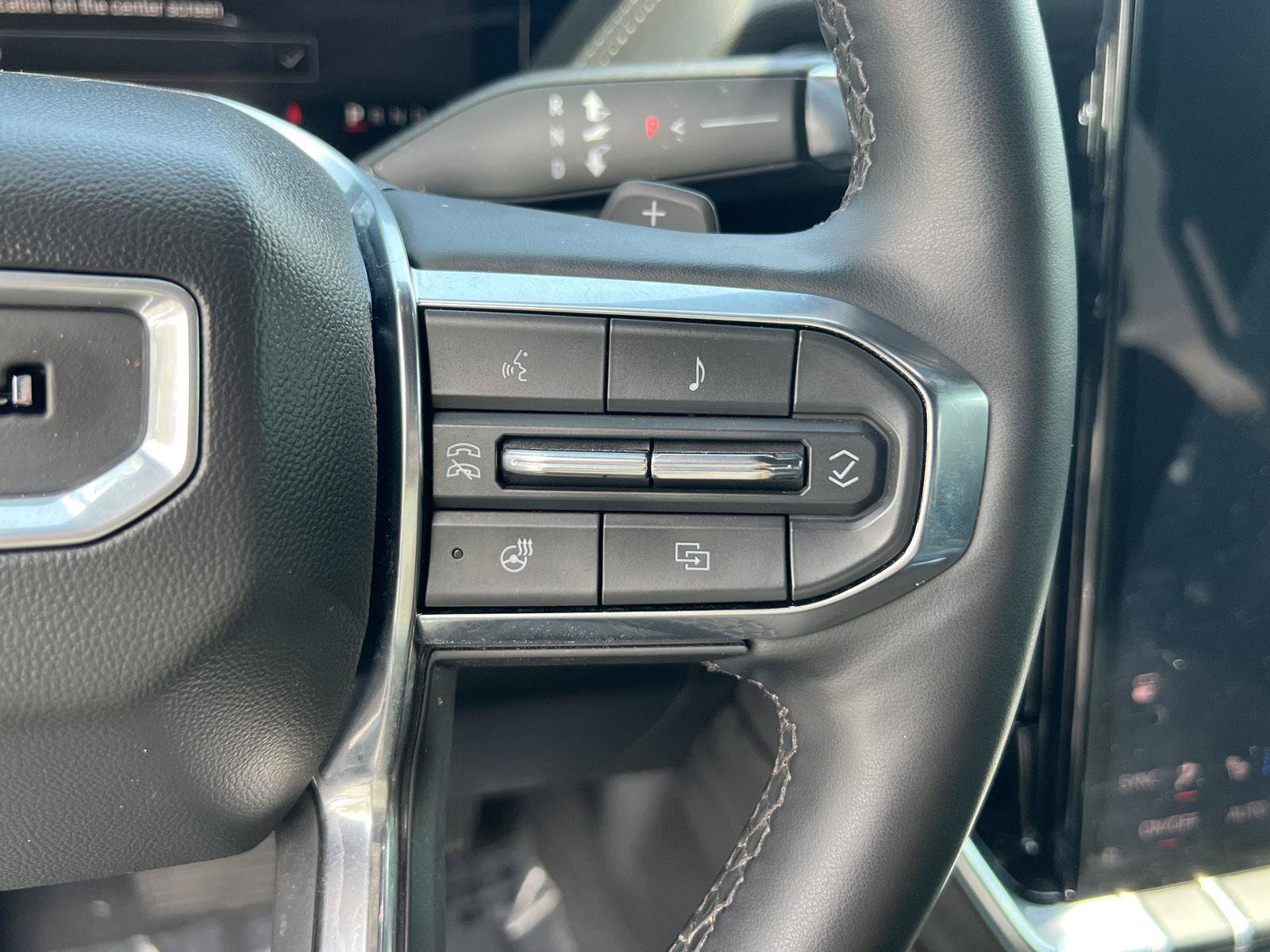 Used 2025 GMC Yukon XL Denali AWD/4WD image 34
