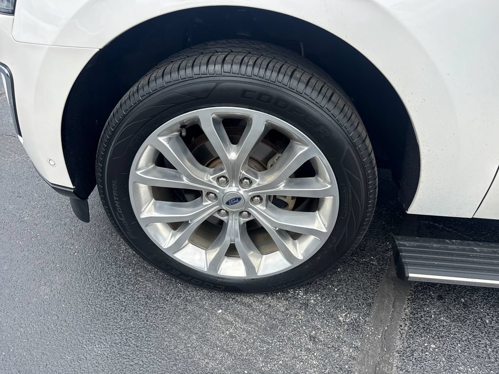 Used 2019 Ford Expedition Limited w/ Equipment Group 302A AWD/4WD image 12