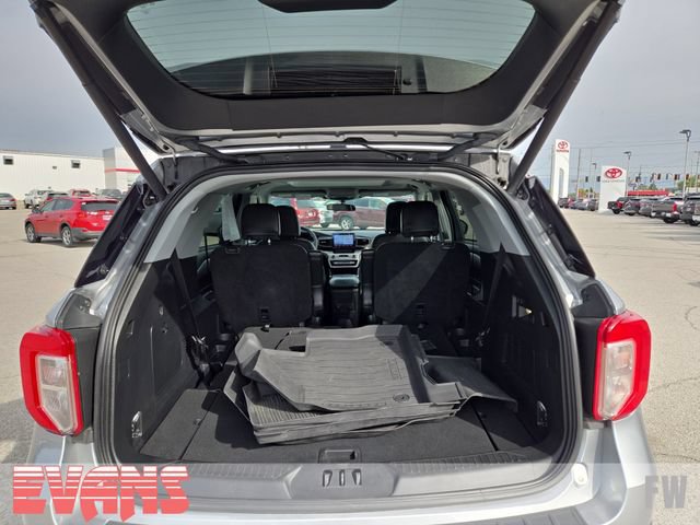 Used 2023 Ford Explorer XLT w/ Equipment Group 202A AWD/4WD image 31