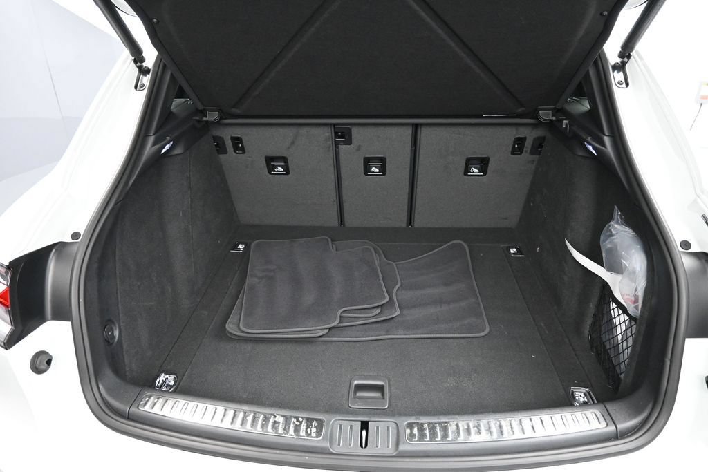 Certified 2026 Porsche Macan AWD/4WD image 26