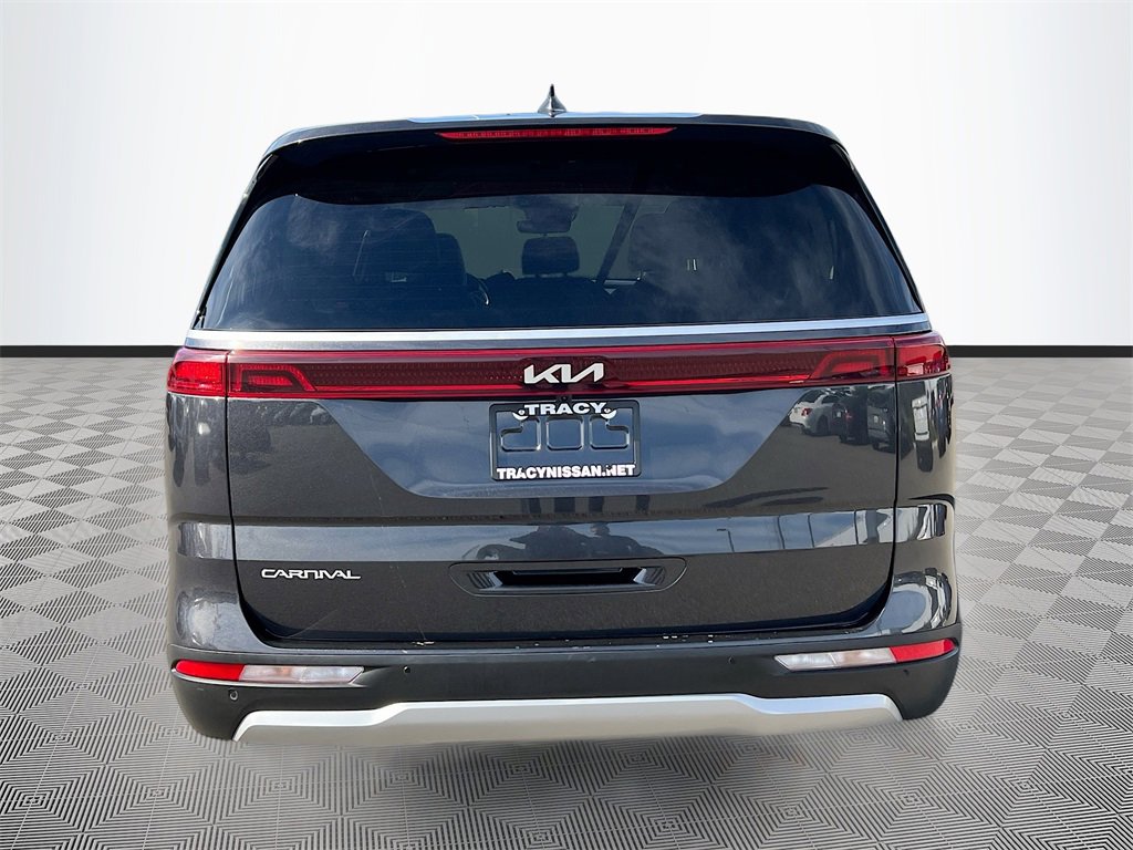 Used 2024 Kia Carnival EX image 6