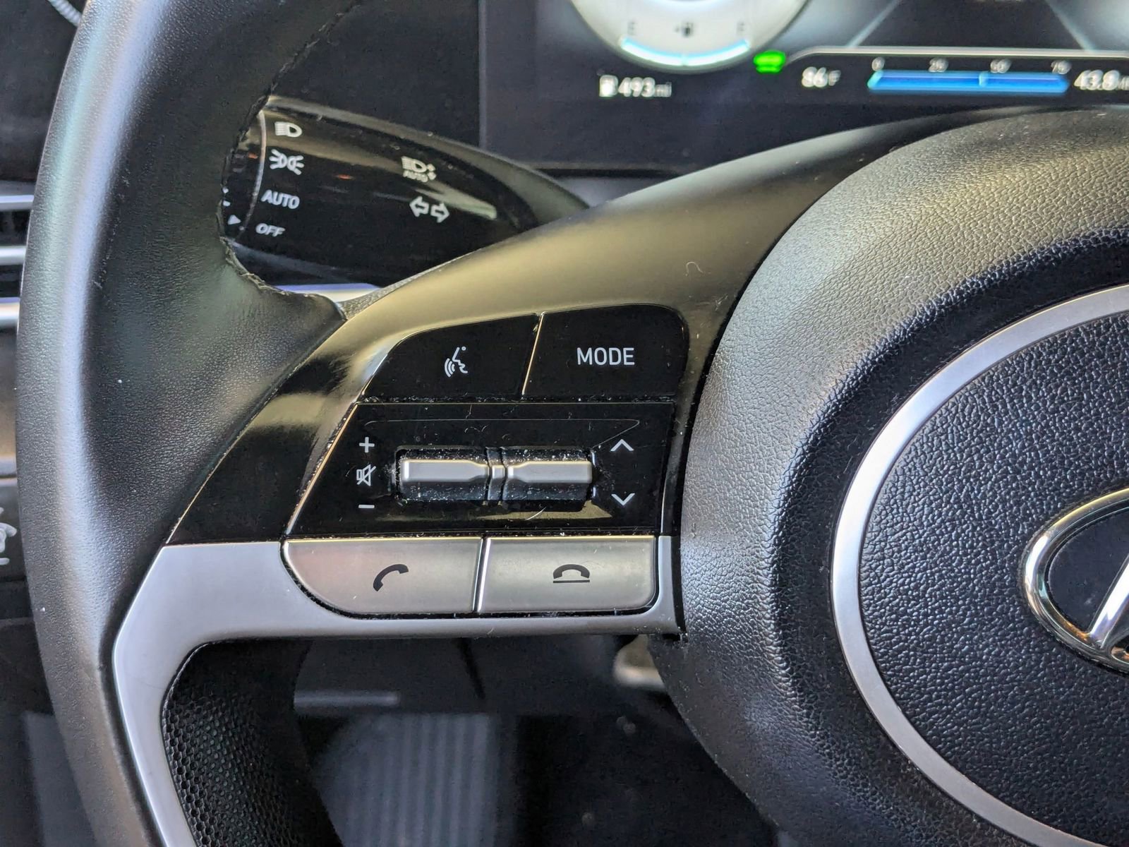 Used 2023 Hyundai Elantra Limited image 15