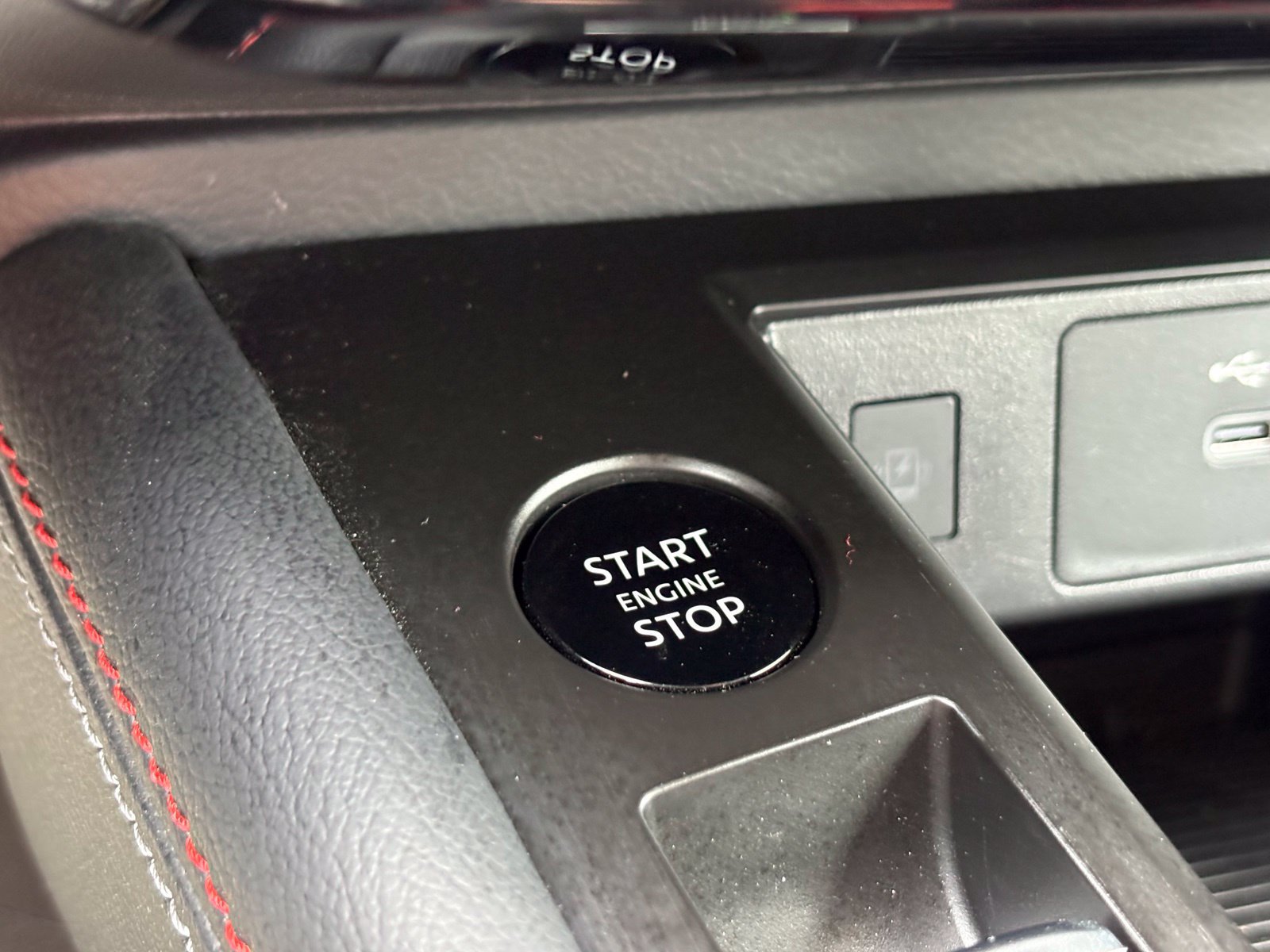 Used 2025 Nissan Kicks SR AWD/4WD image 18