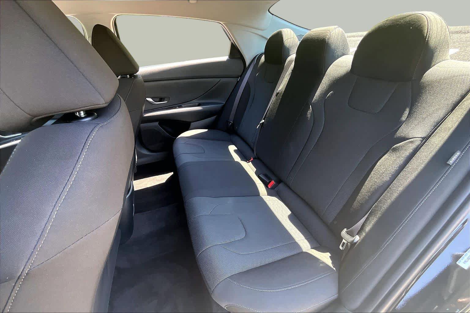 Used 2026 Hyundai Elantra SE FWD image 20
