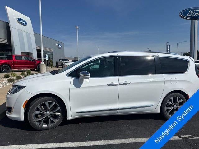 Used 2017 Chrysler Pacifica Limited FWD image 3