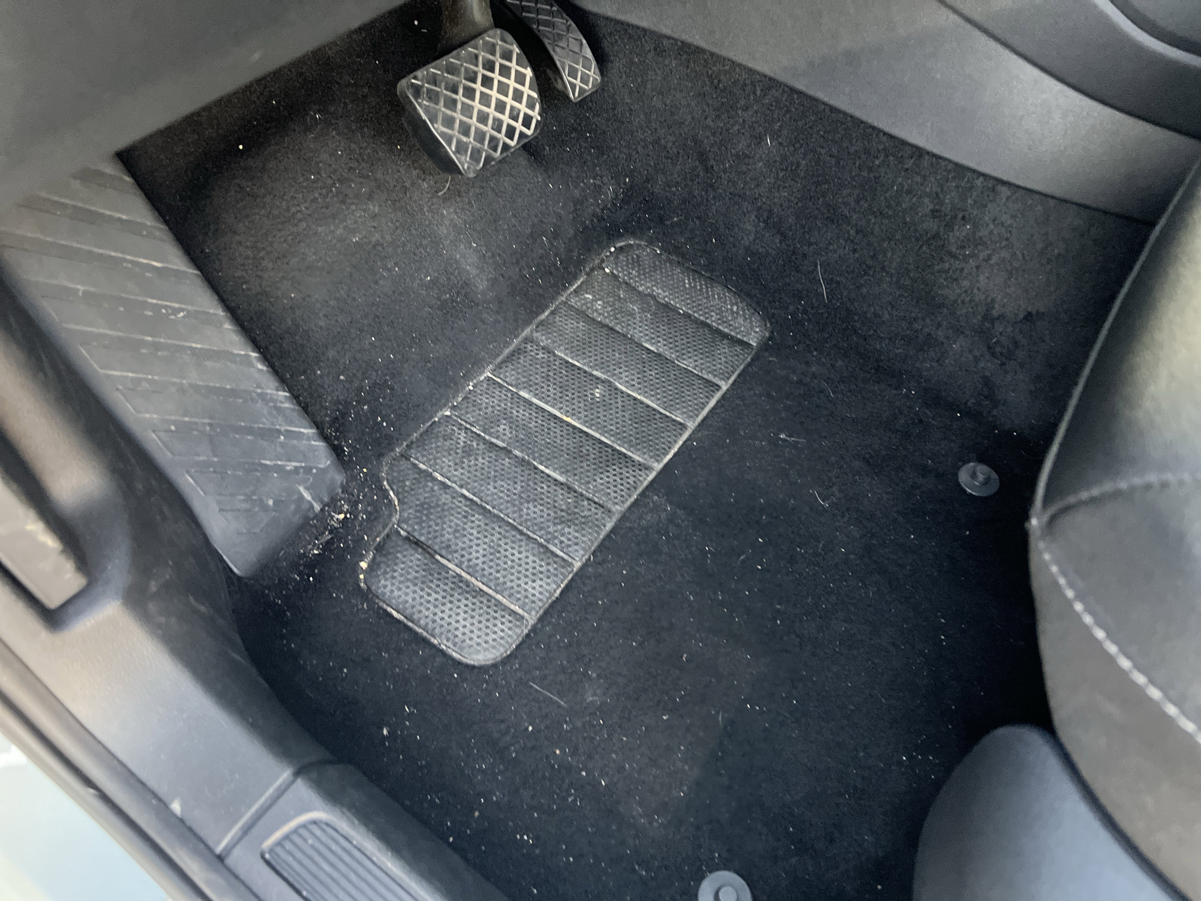 Used 2025 Volkswagen Taos SE image 15