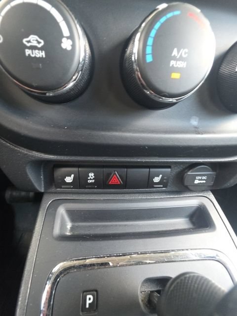 Used 2015 Jeep Patriot Latitude AWD/4WD image 18