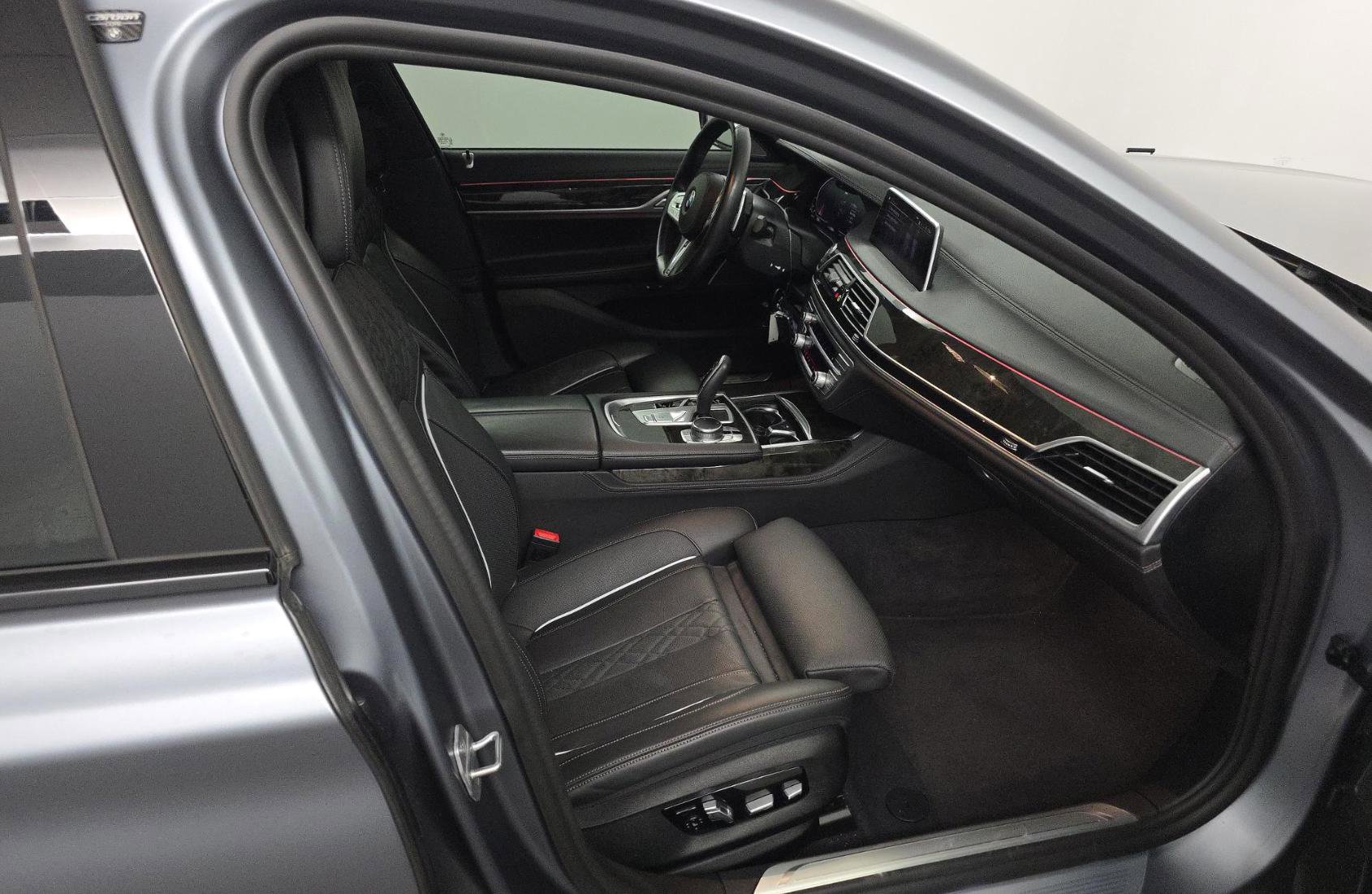 Used 2022 BMW 750i xDrive w/ M Sport Package image 8