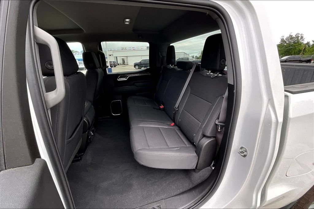 Used 2023 Chevrolet Silverado 1500 LT AWD/4WD image 7