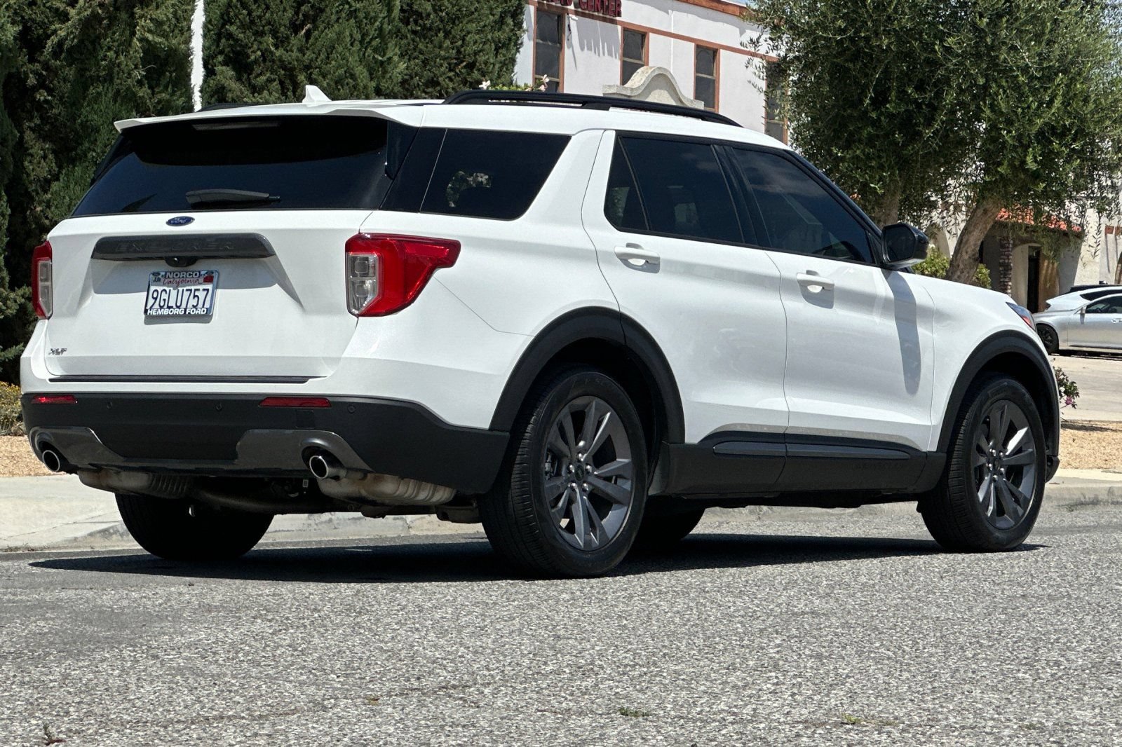Used 2023 Ford Explorer XLT w/ Equipment Group 202A RWD image 4