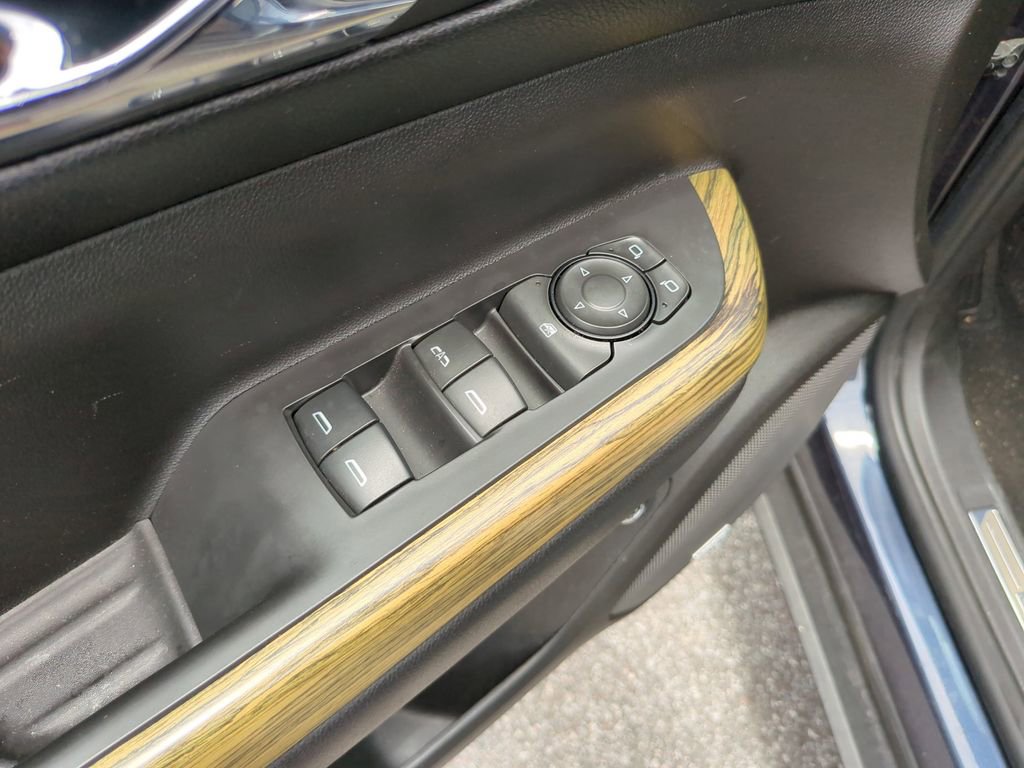Used 2018 GMC Acadia Denali w/ Technology Package FWD image 16