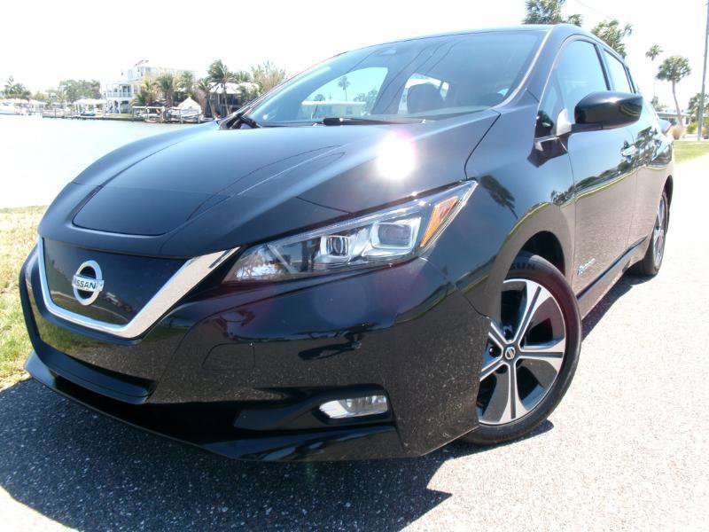 Used 2018 Nissan Leaf SV w/ SV Technology Package FWD image 3