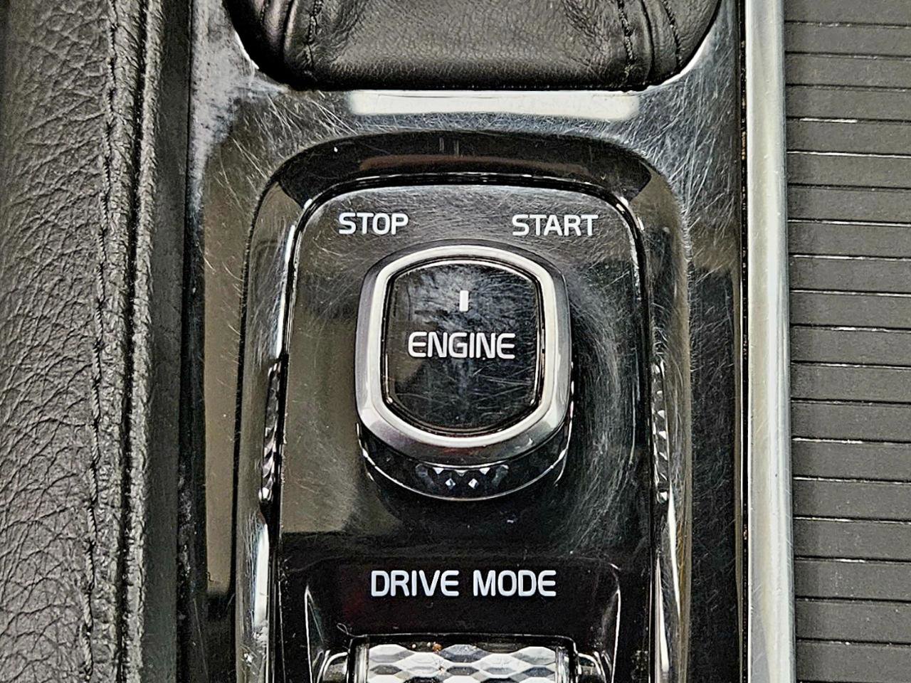 Used 2017 Volvo S90 T6 Momentum w/ Climate Package image 14