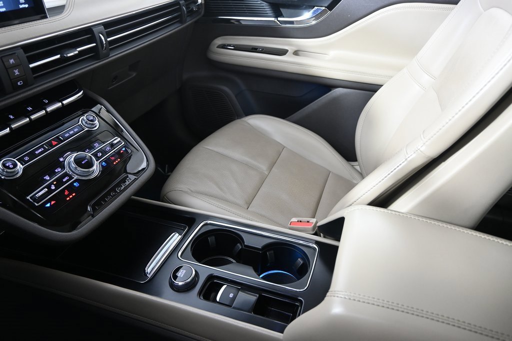 Used 2021 Lincoln Corsair AWD w/ Premium Package image 32