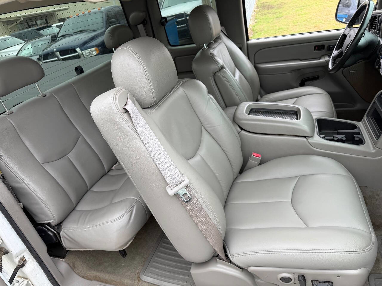 Used 2004 GMC Sierra 3500 SLT w/ Heavy-Duty Power Package image 12