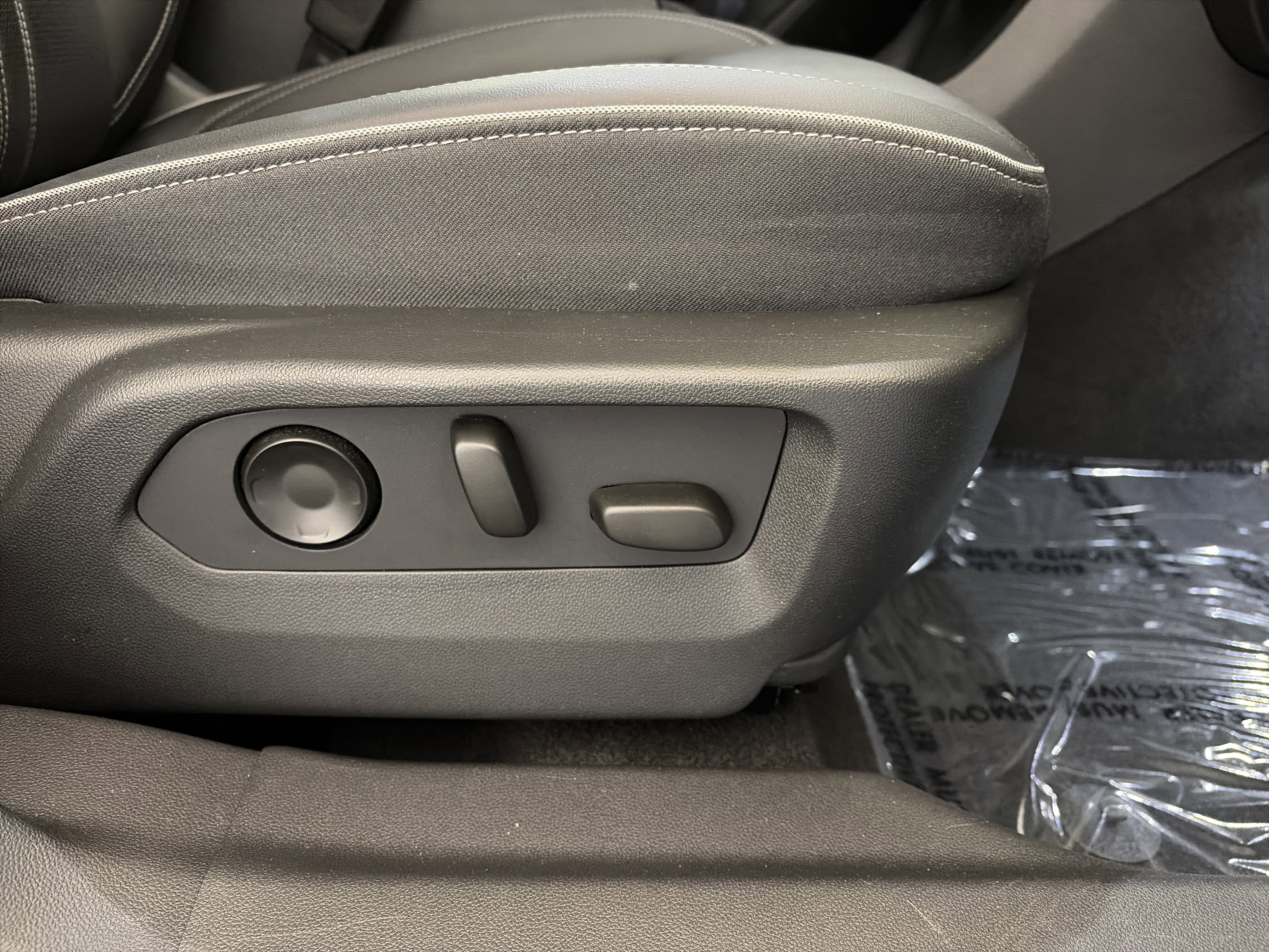 Used 2024 Buick Envision Avenir image 31