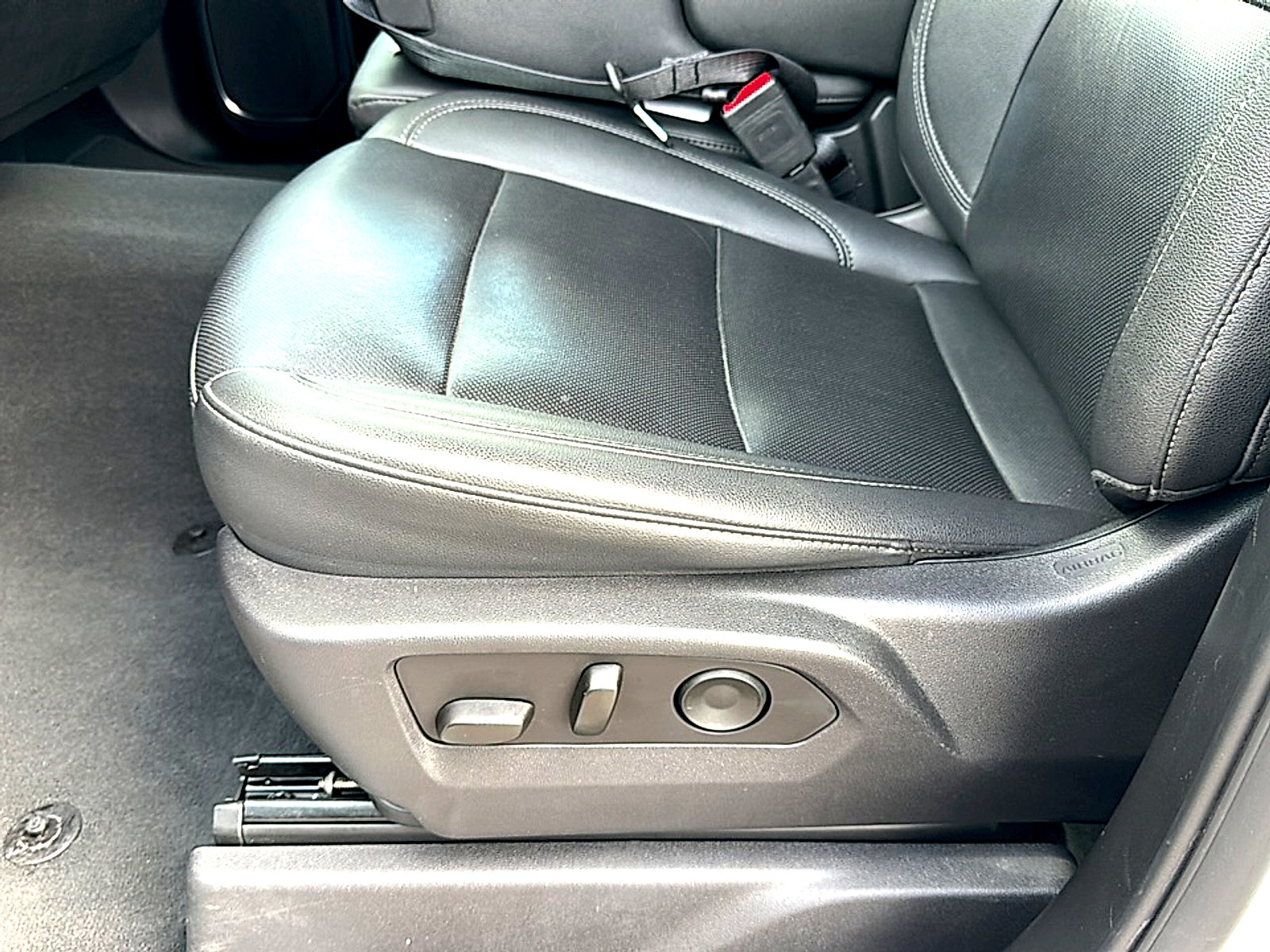 Used 2025 GMC Sierra 1500 SLT RWD image 15