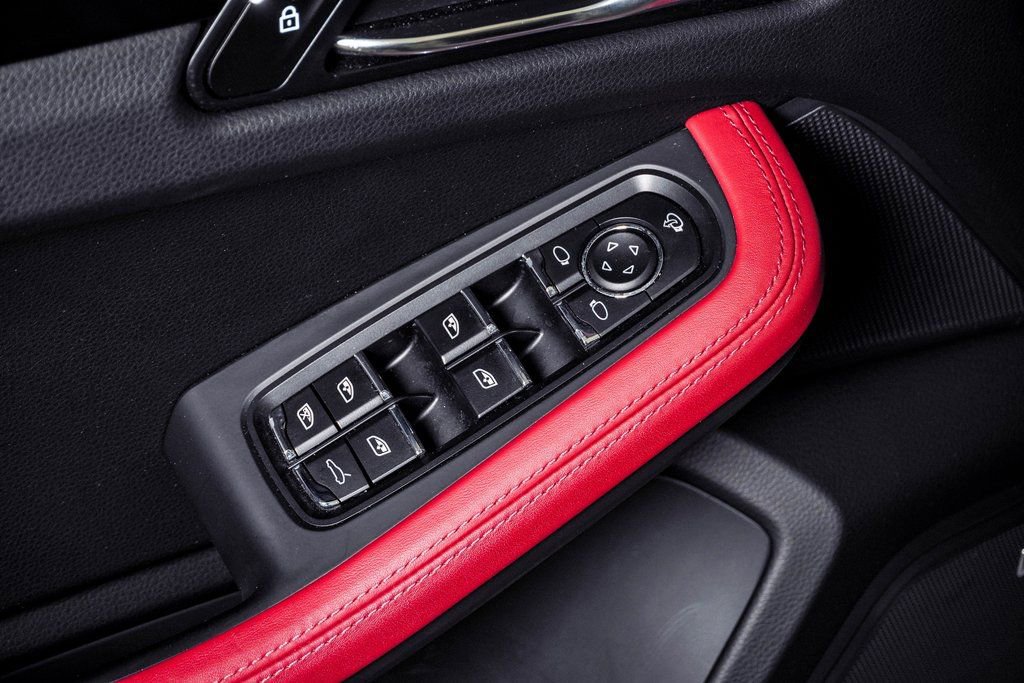 Certified 2025 Porsche Macan image 26