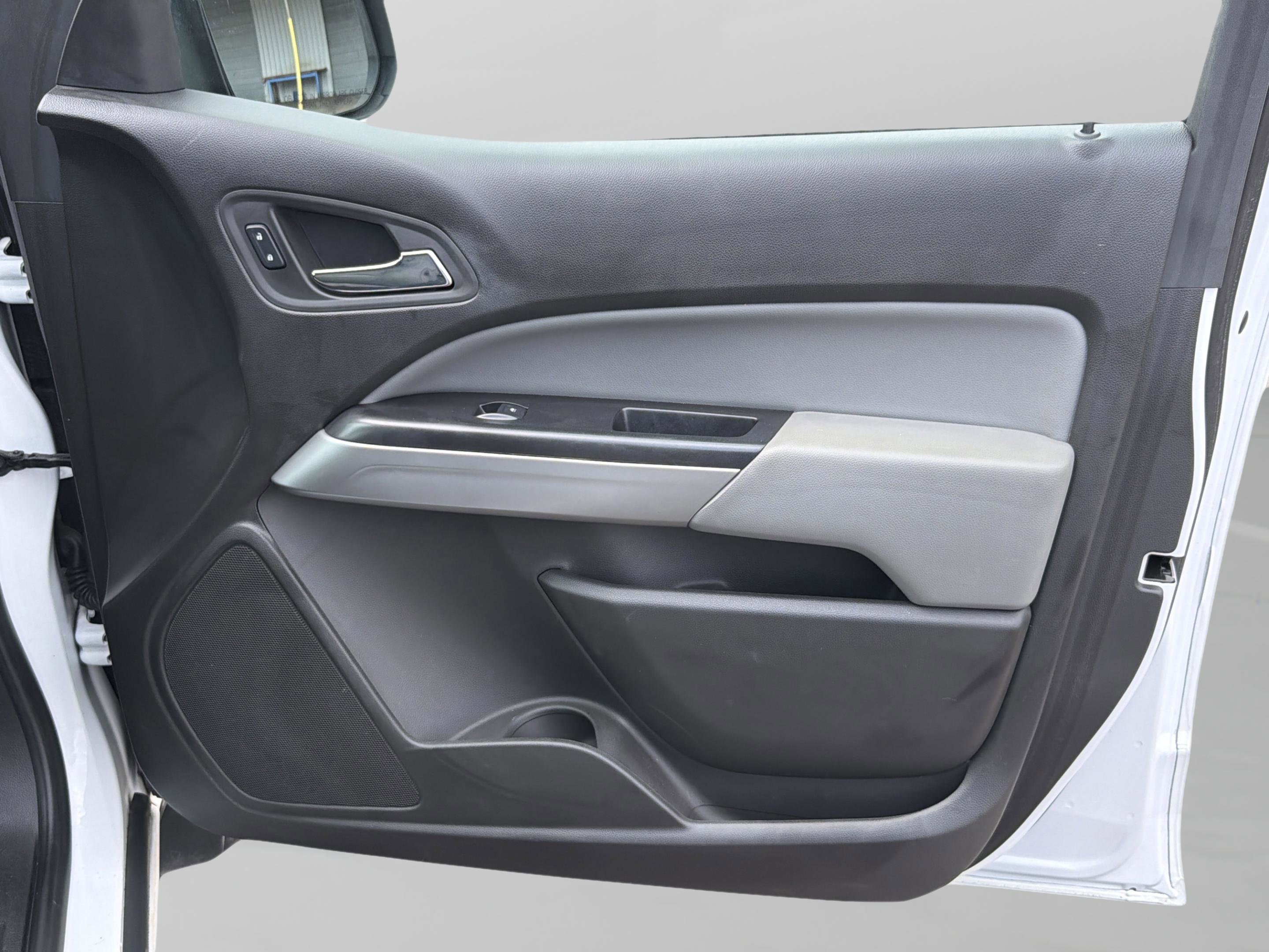 Used 2015 Chevrolet Colorado LT w/ Luxury Package image 39