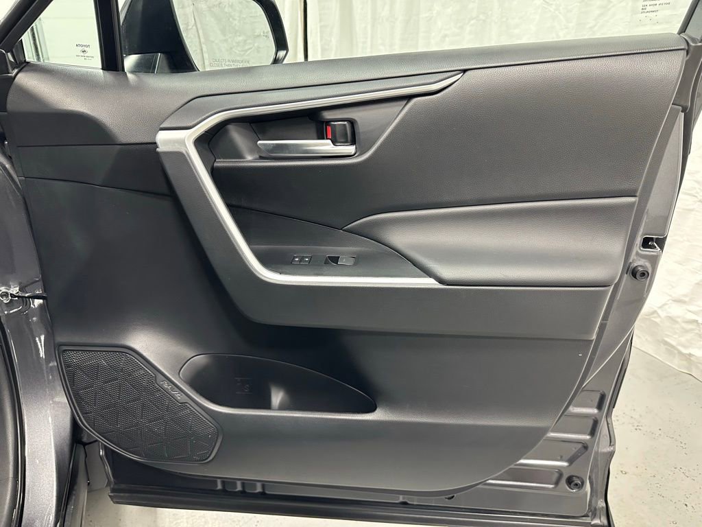 Used 2025 Toyota RAV4 XLE image 55